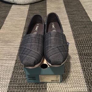 NIB! TOMS Size 8 Charcoal Plaid Alpargata